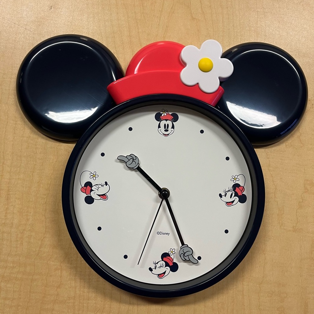 Disney Minnie Mouse Wall Clock — NEW | Adorable Vintage-Style Design!
